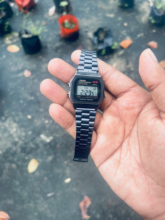 VINTAGE CLASSIC DIGITAL WATCH